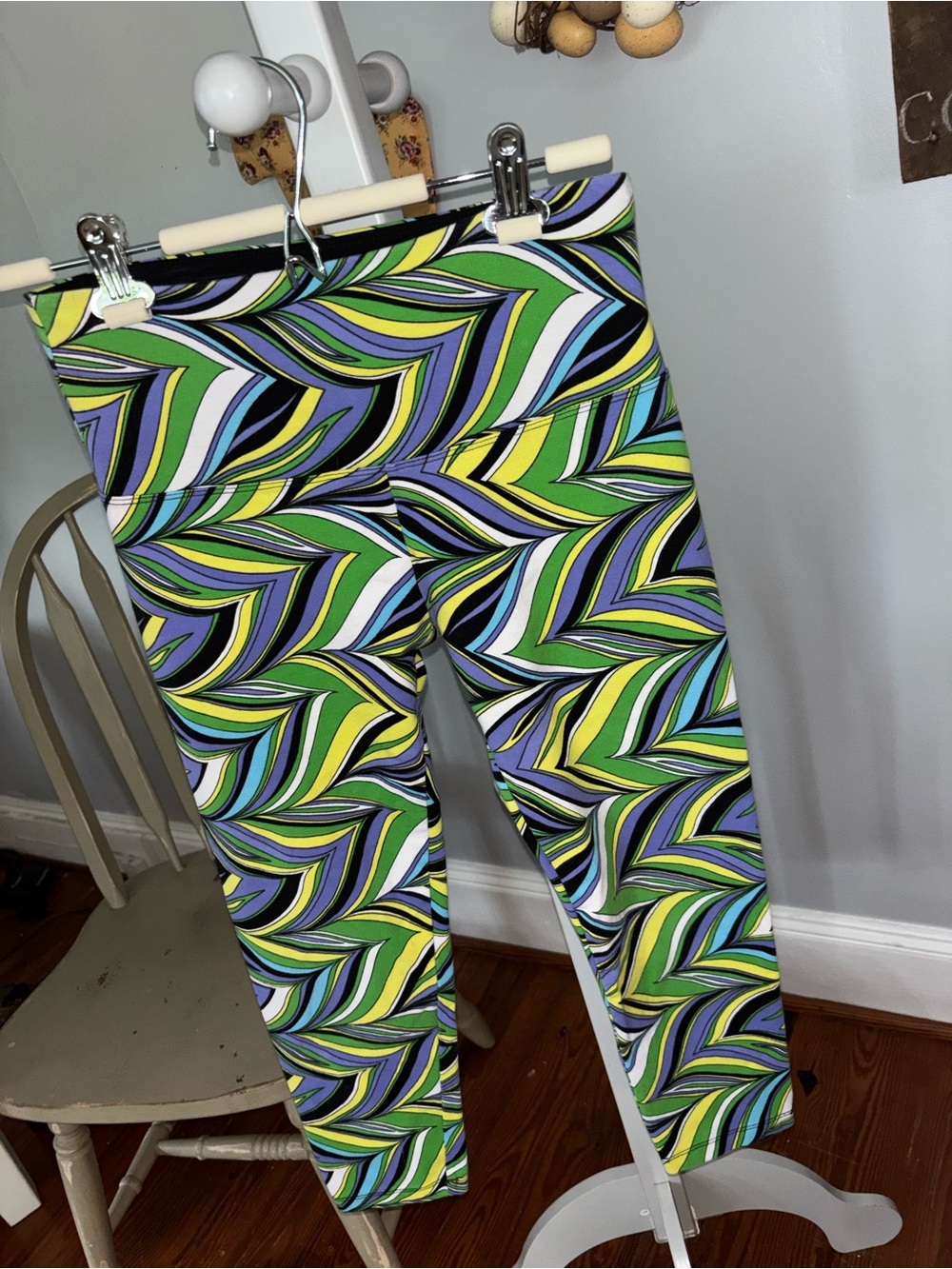 Women's Multicolor Printed Stretch Leggings - Green Pattern